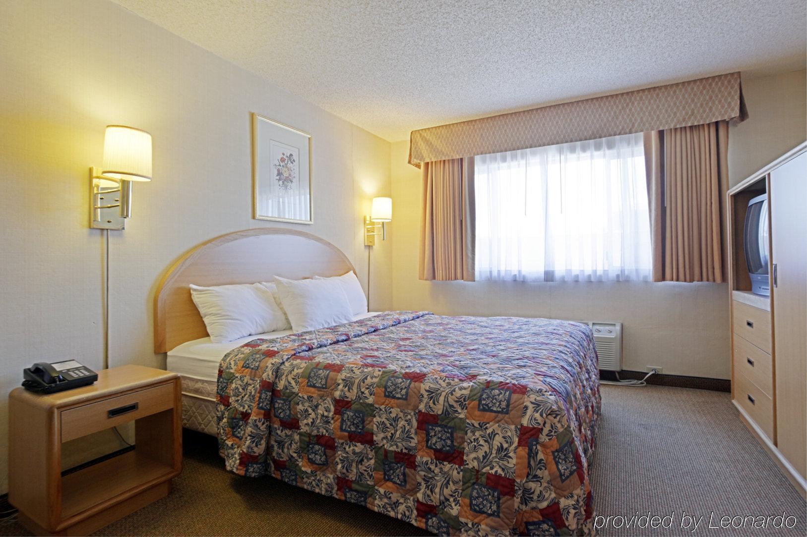 Americas Best Value Inn Visalia Room photo