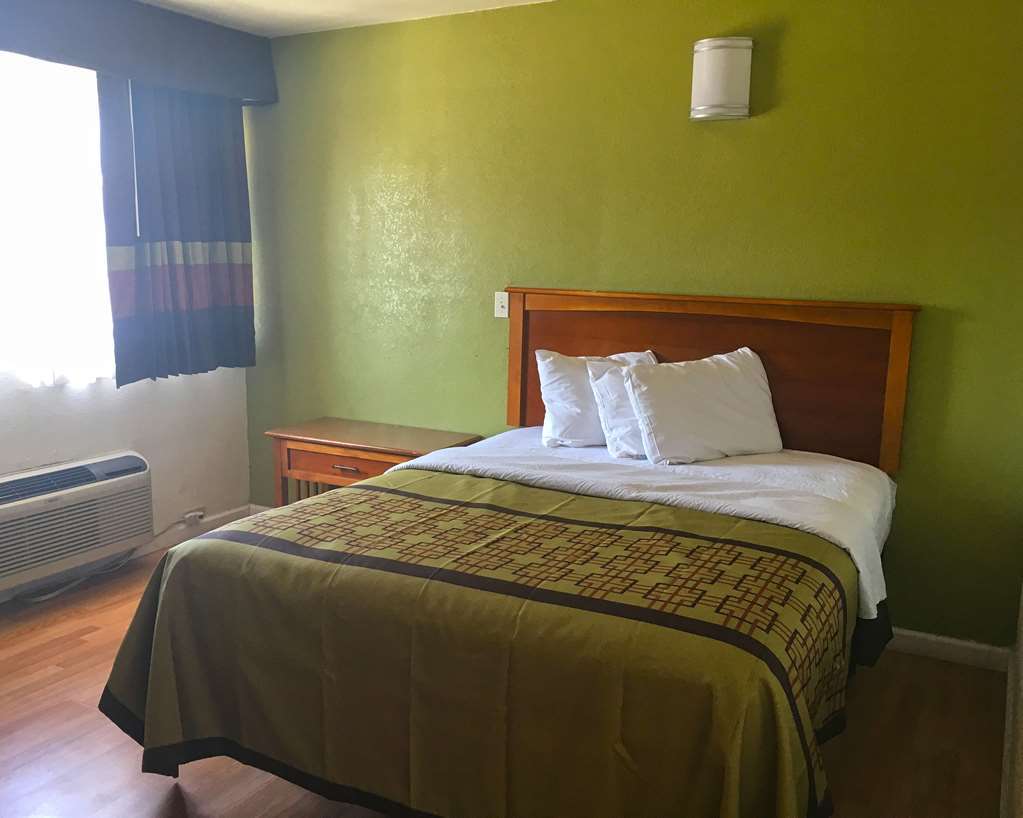 Americas Best Value Inn Visalia Room photo