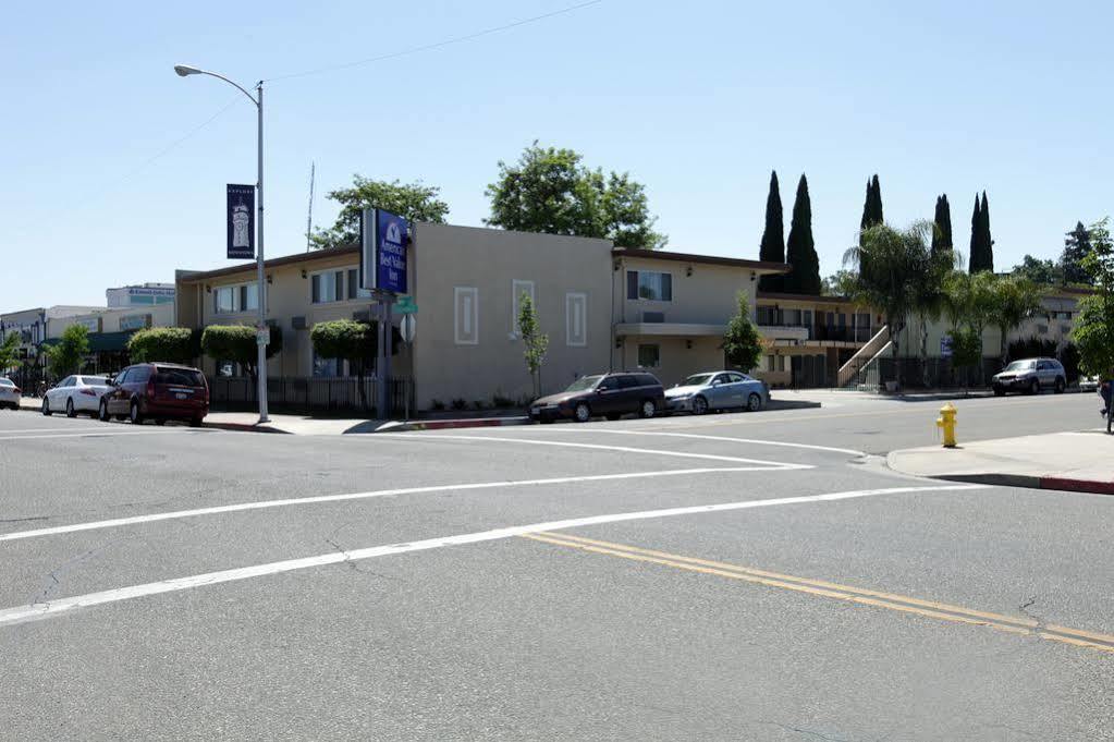 Americas Best Value Inn Visalia Exterior photo