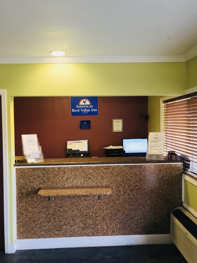 Americas Best Value Inn Visalia Exterior photo